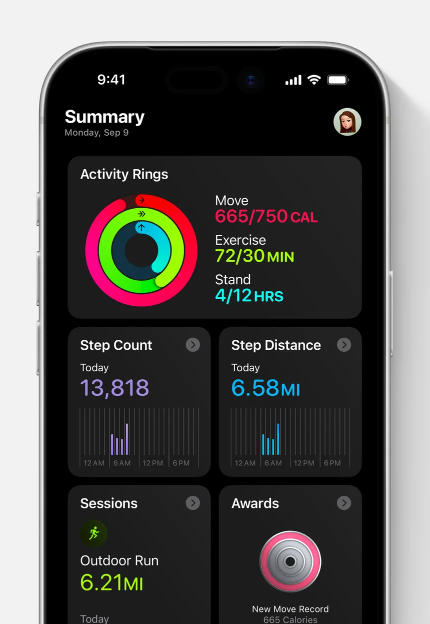 Apple Fitness summary with Activity Rings, step count, an outdoor run session and a Move award